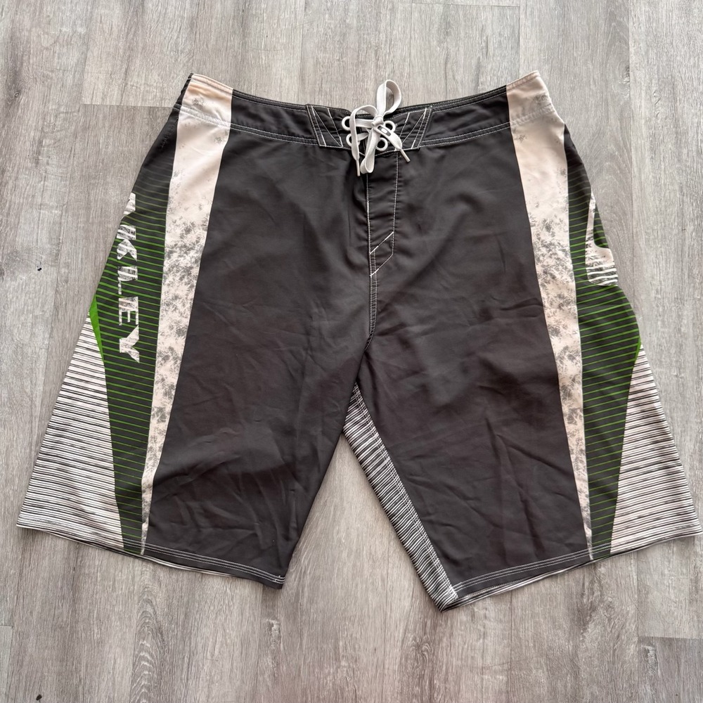 Y2K Oakley Mens Board Shorts Size 38 Black Green Graphic Print Swim Trunks Surf